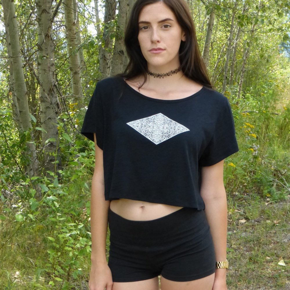 💎 Thorn Clothing Organic Crop Top - Graphic Tee - NWT